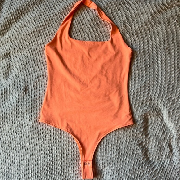 🖤 Beayou Halter Peach Slim Look bodysuit🖤 - Picture 2 of 5